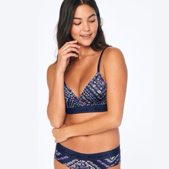 VS PINK | Wear Everywhere Wireless Lightly Lined Demi Bra Size 34C - Picture 1 of 6